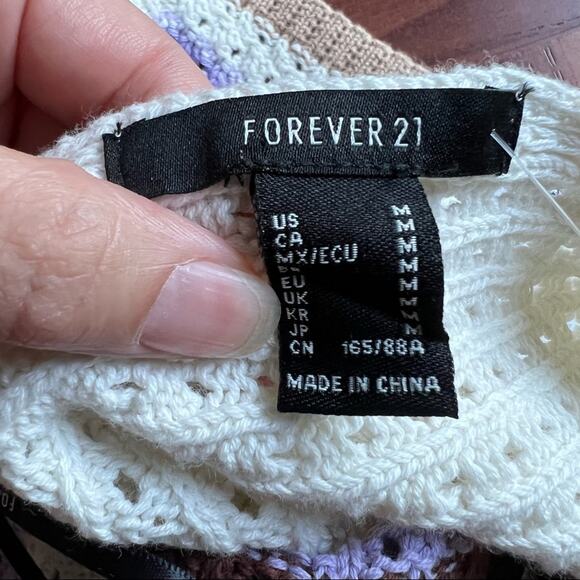 NWT- Forever 21 Striped Crochet Halter Top- Size Medium - Picture 7 of 8